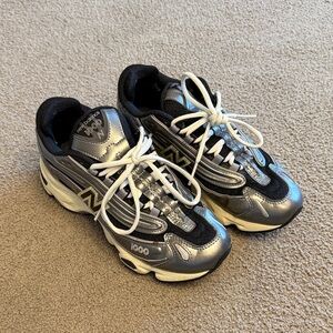 New Balance Silver and Black Sneakers size 5.5